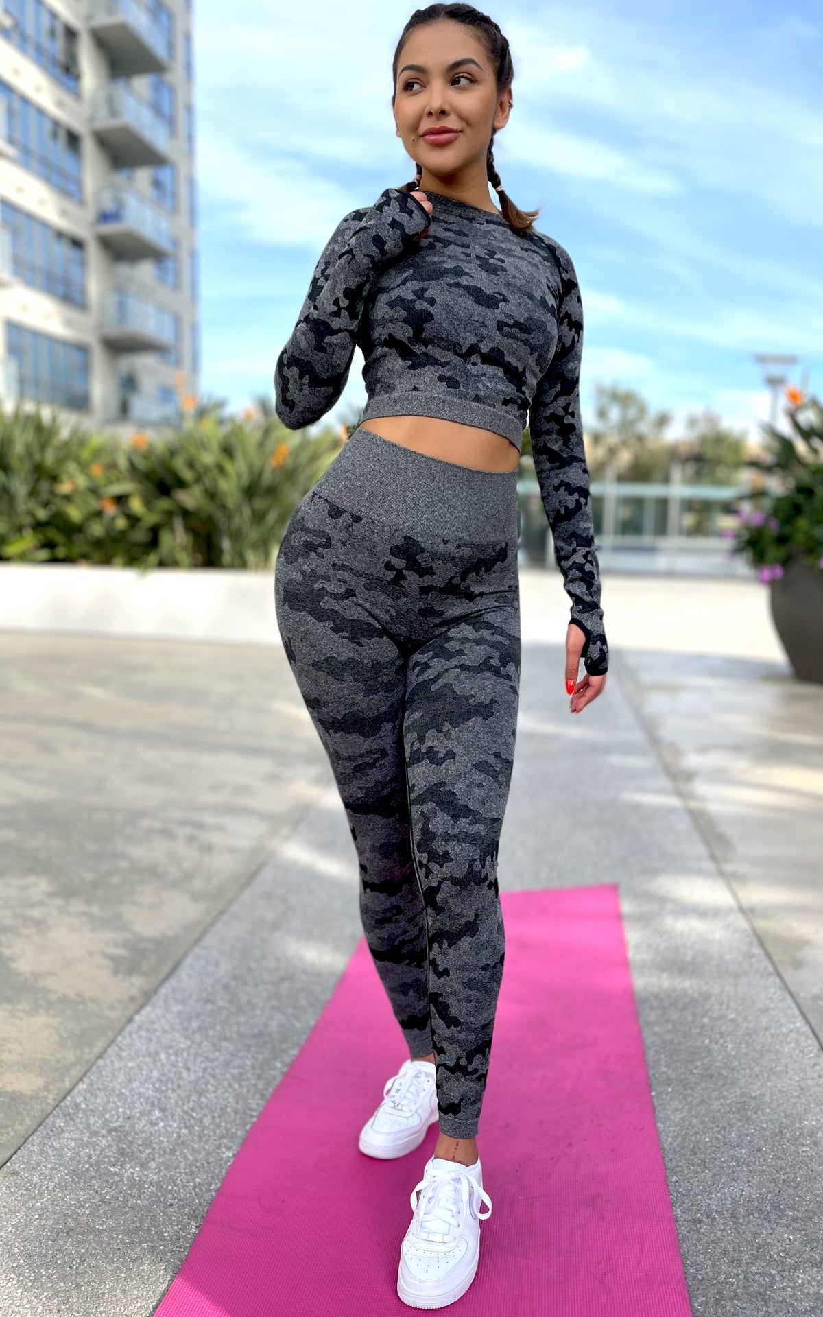 Yogalicious: Cutout Activewear Set in Black – Chynna Dolls