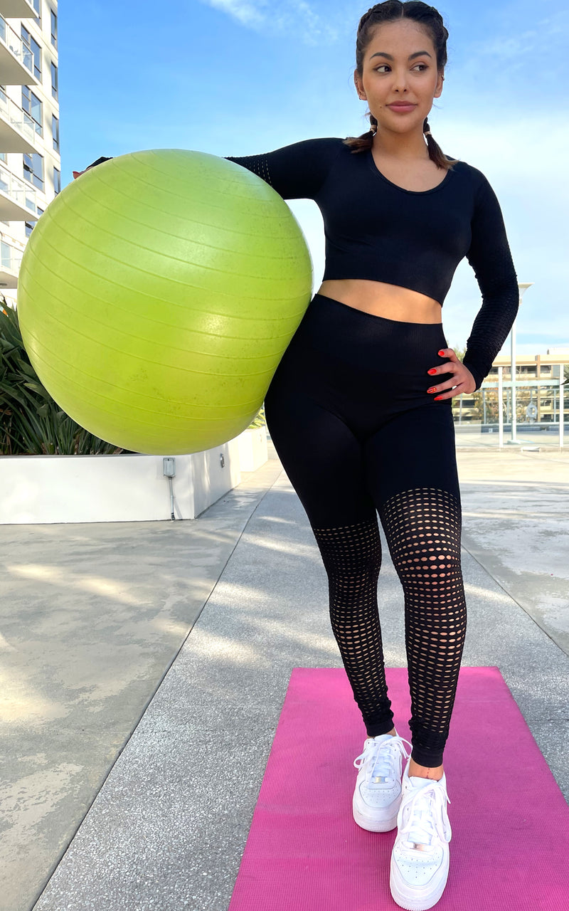 Wander: Crop Leggings in Black Camo – Chynna Dolls