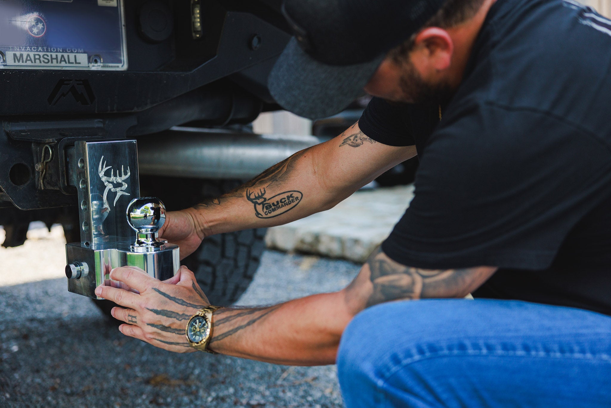 Tyler Farr with Buck Commander Saw on his GMC Sierra