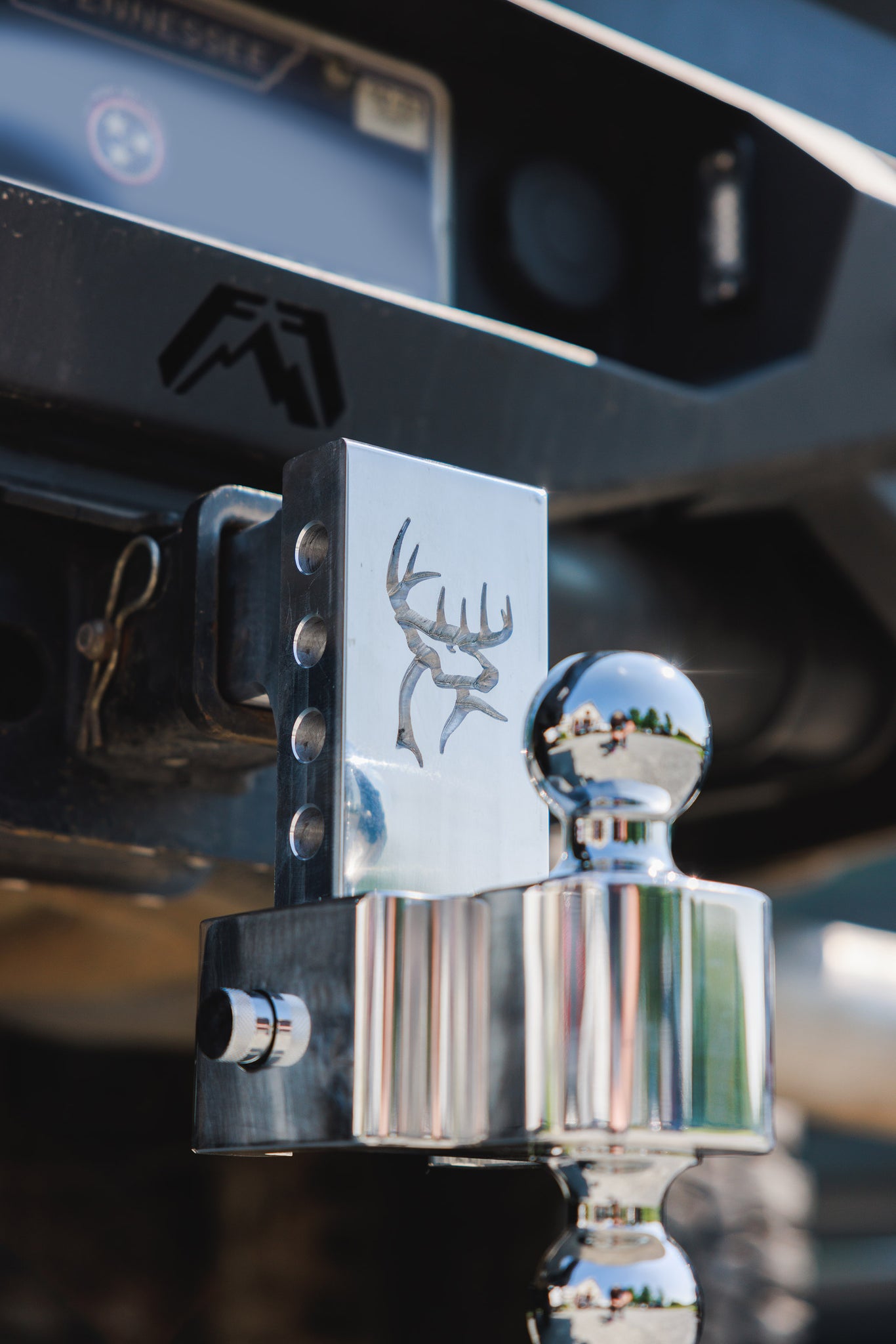 Tyler Farr with Buck Commander Saw on his GMC Sierra