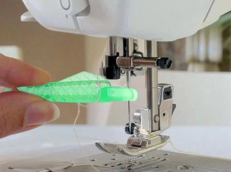 Sewing Machine Quick Threader Small Fish Needle Threader in Green