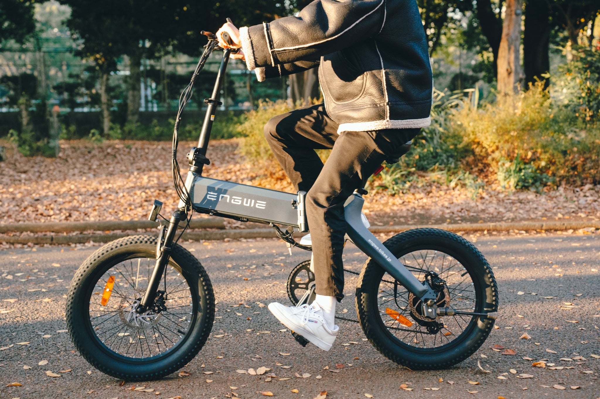 カッコイイを乗り回せ” 電動アシスト自転車 - ENGWE JAPAN