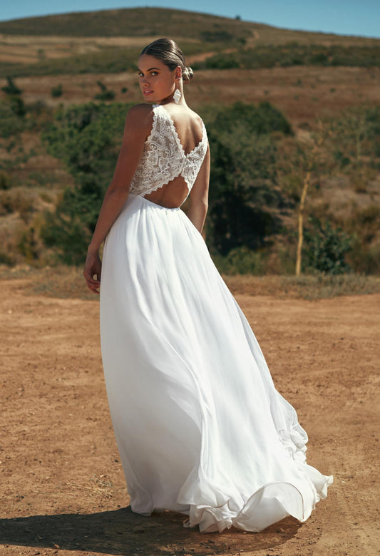 Simple lace and chiffon wedding dress for the relaxed bride. – Kelsey Rose