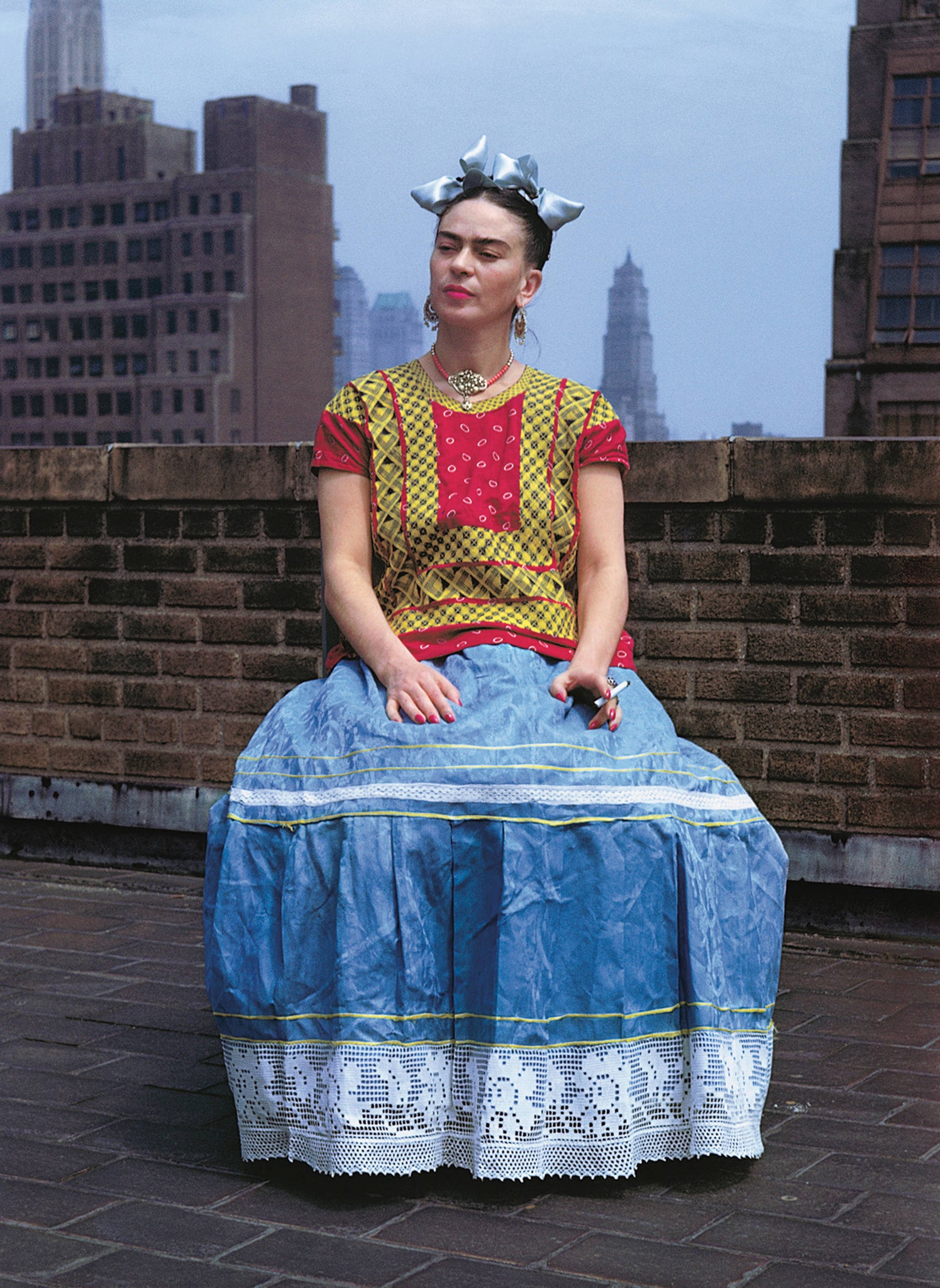 Frida Kahlo in New York, by Nickolas Muray, 1939. © Nickolas Muray Photo Archives.