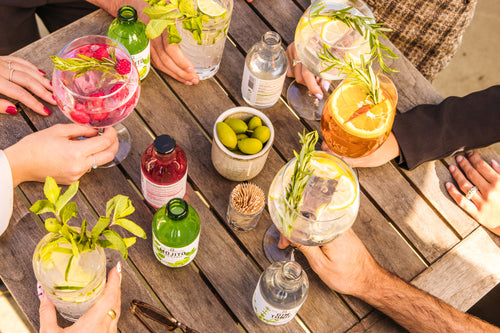 Drinks at the table with snacks.jpg__PID:5e845873-e9d1-4c26-99ed-d0d0b1820dc3