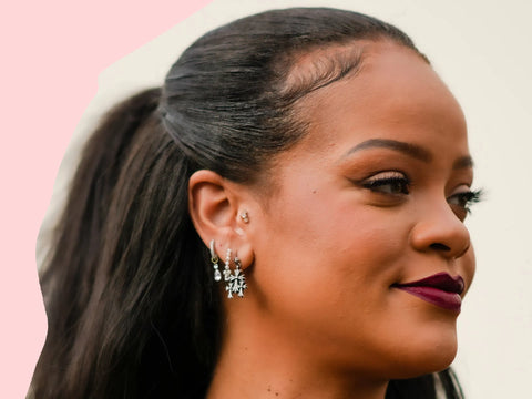 Rihanna con piercing tragus oreja