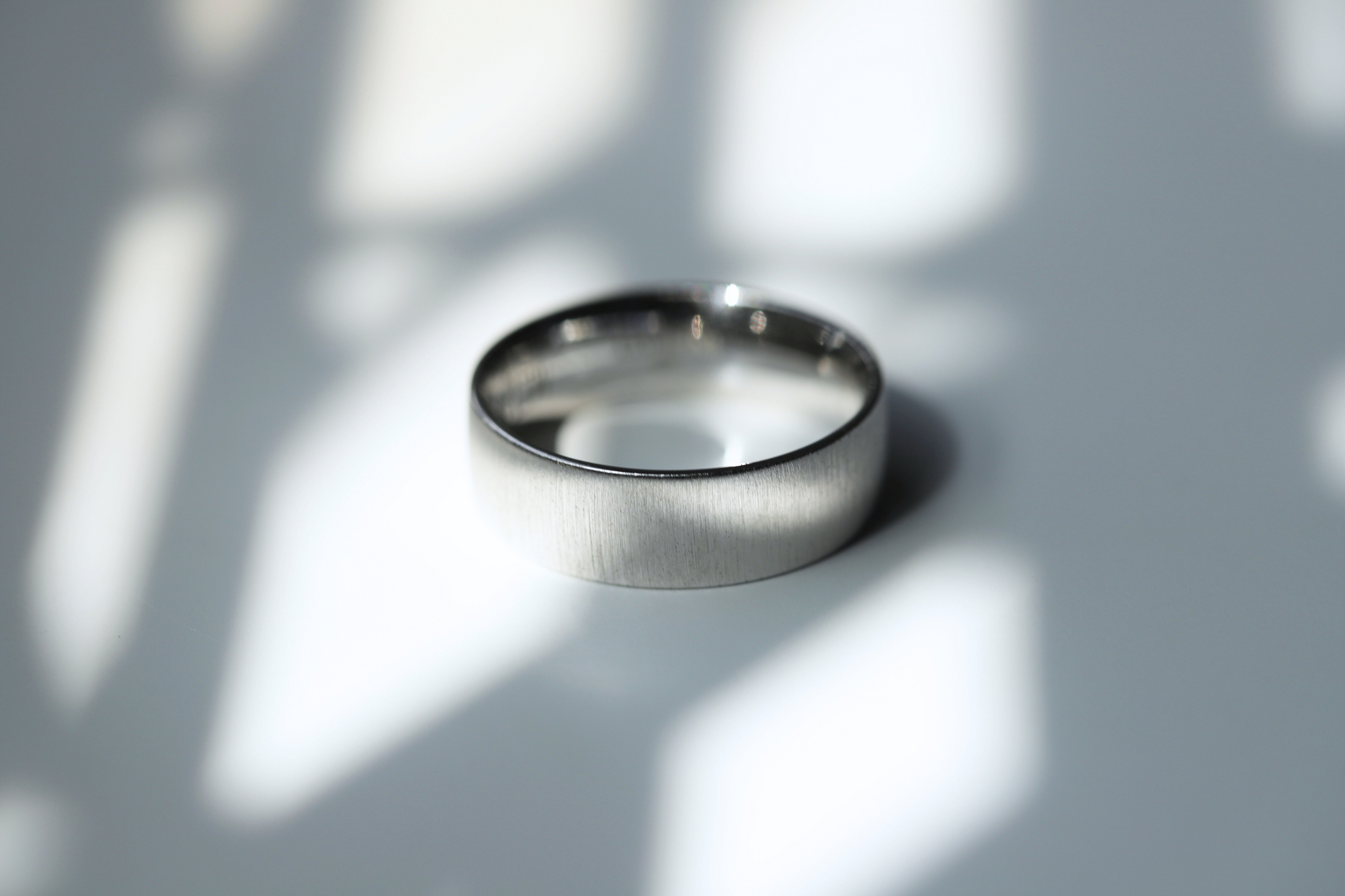 Brushed finished men's wedding ring