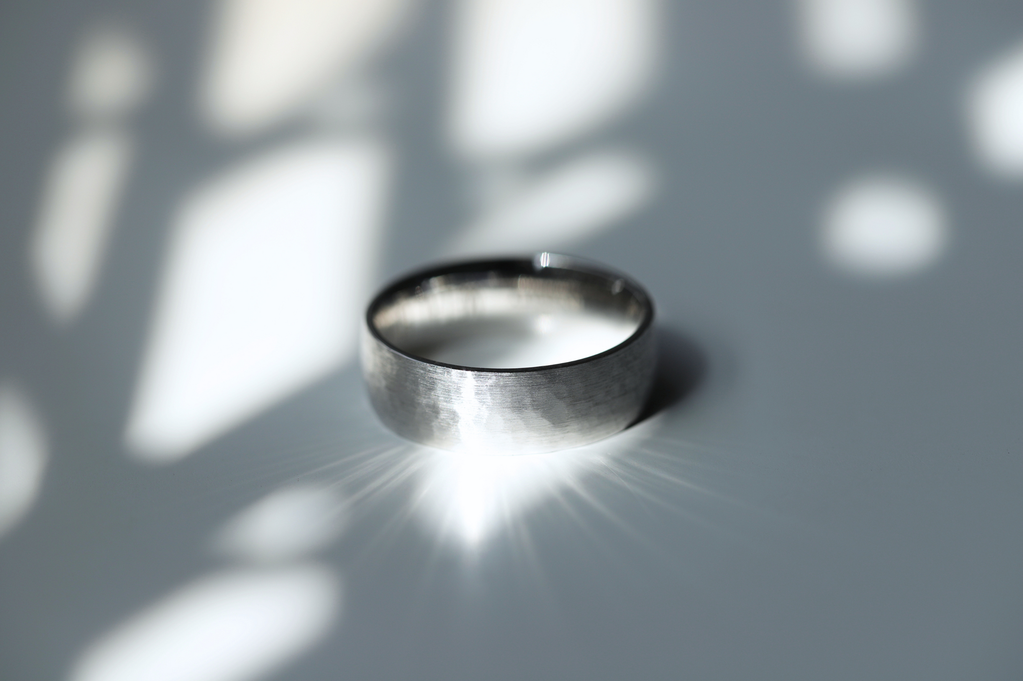 Hammered finished men's wedding ring