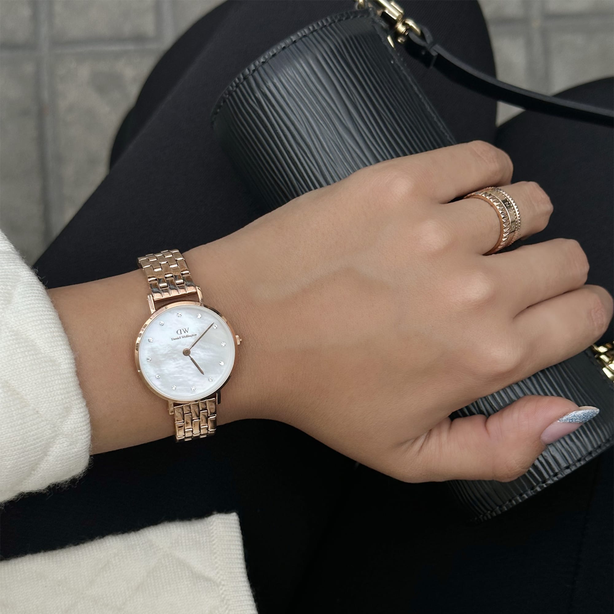 Quadro Lumine - Watch with white mother of pearl dial | DW