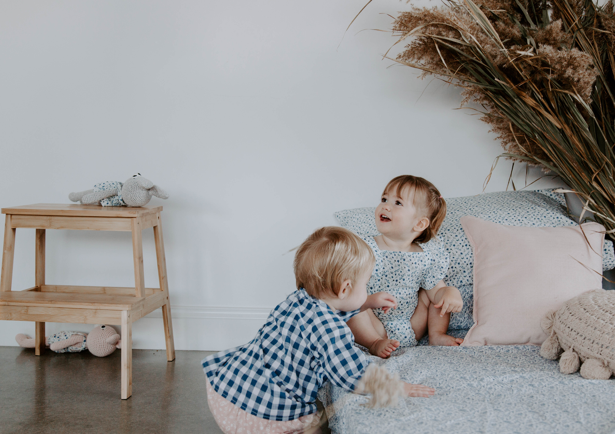 NAVY GINGHAM FLOWY LONG SLEEVE TOP