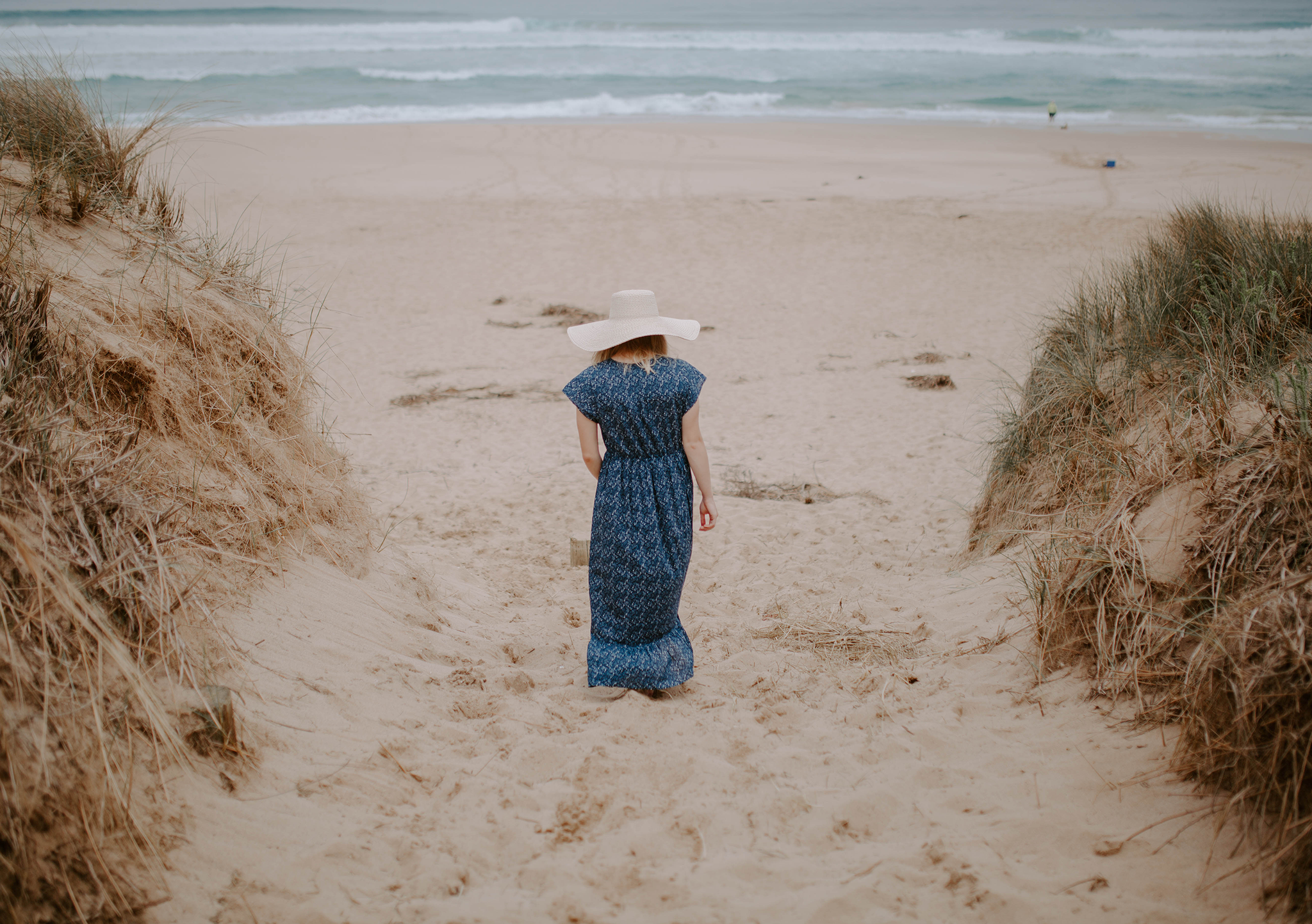 JESSICA DRESS NAVY LEAF PRINT