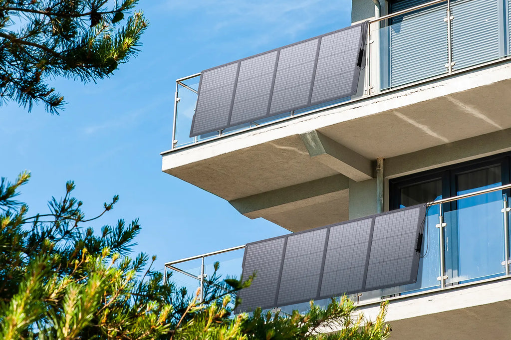 Balkon PV Solarmodule an dem Balkongländer