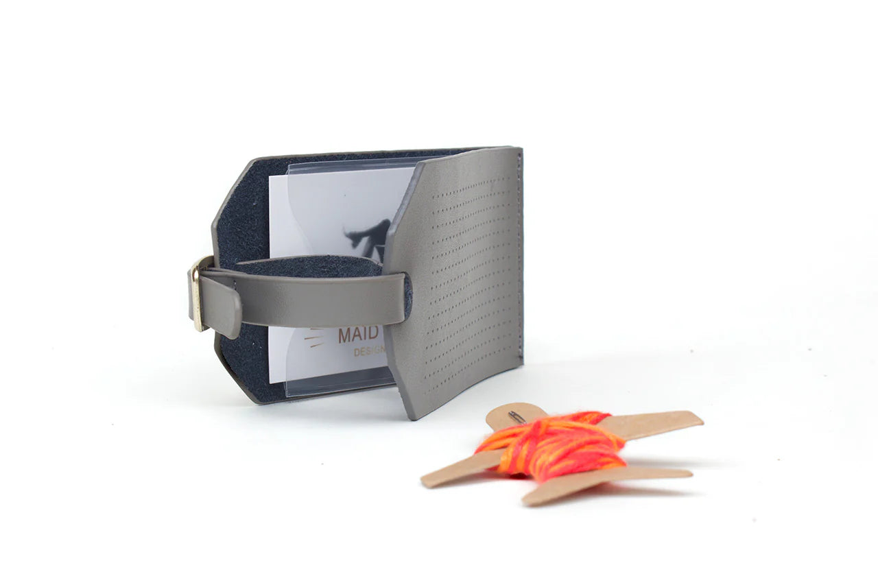 ChasingThreadsStitchYourOwnLeatherLuggageTagGrey11
