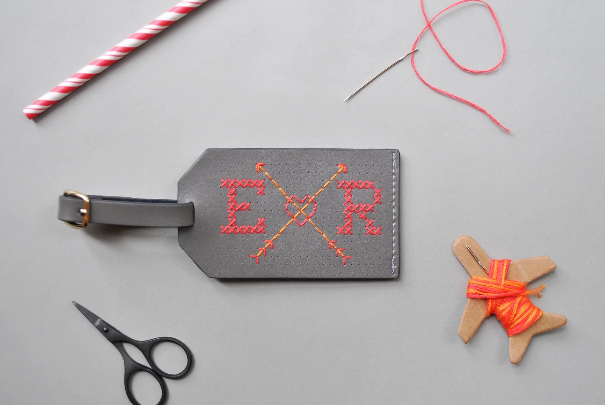 ChasingThreadsStitchYourOwnLeatherLuggageTagGrey4
