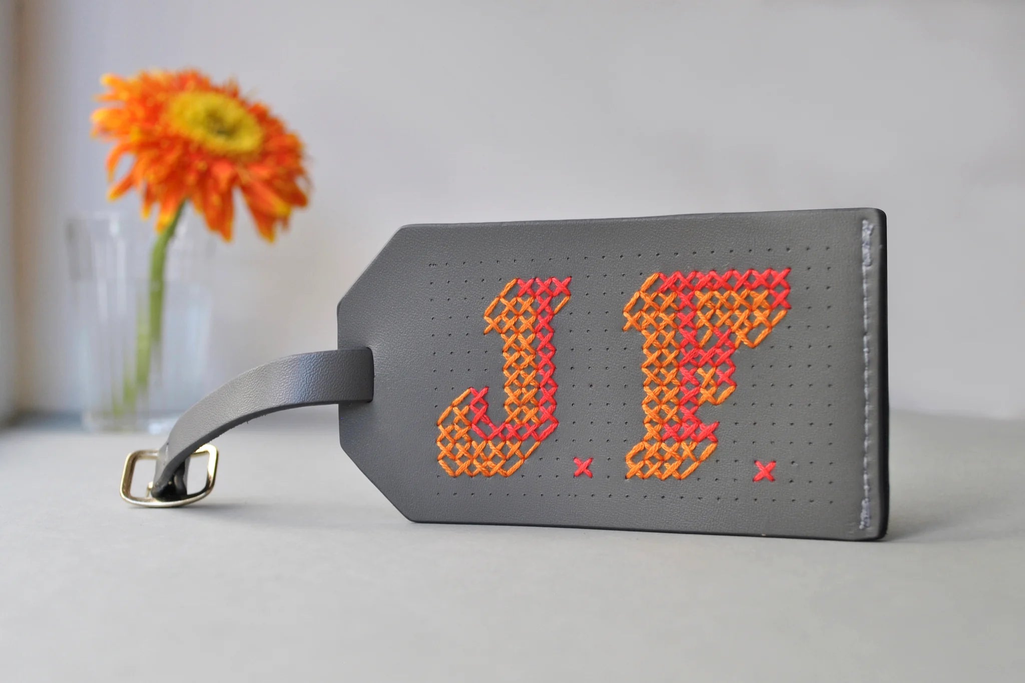 ChasingThreadsStitchYourOwnLeatherLuggageTagGrey5