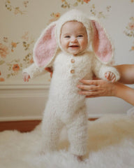 bébé déguisé en petit lapin