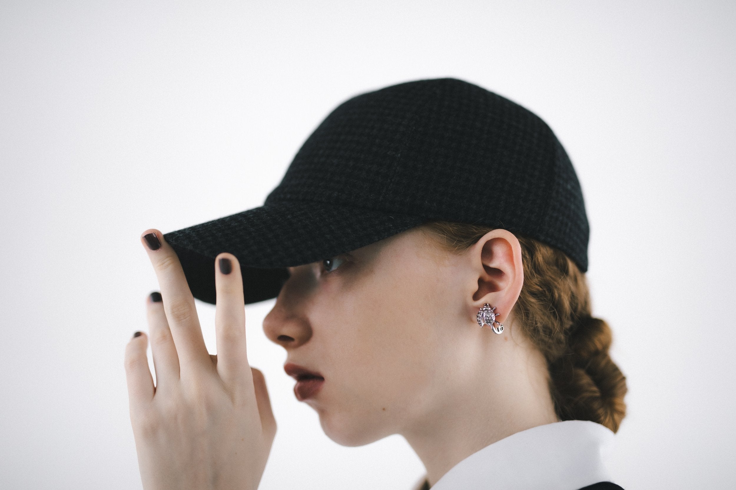   fog check cap ¥15,400   lady bird earring ¥13,200  