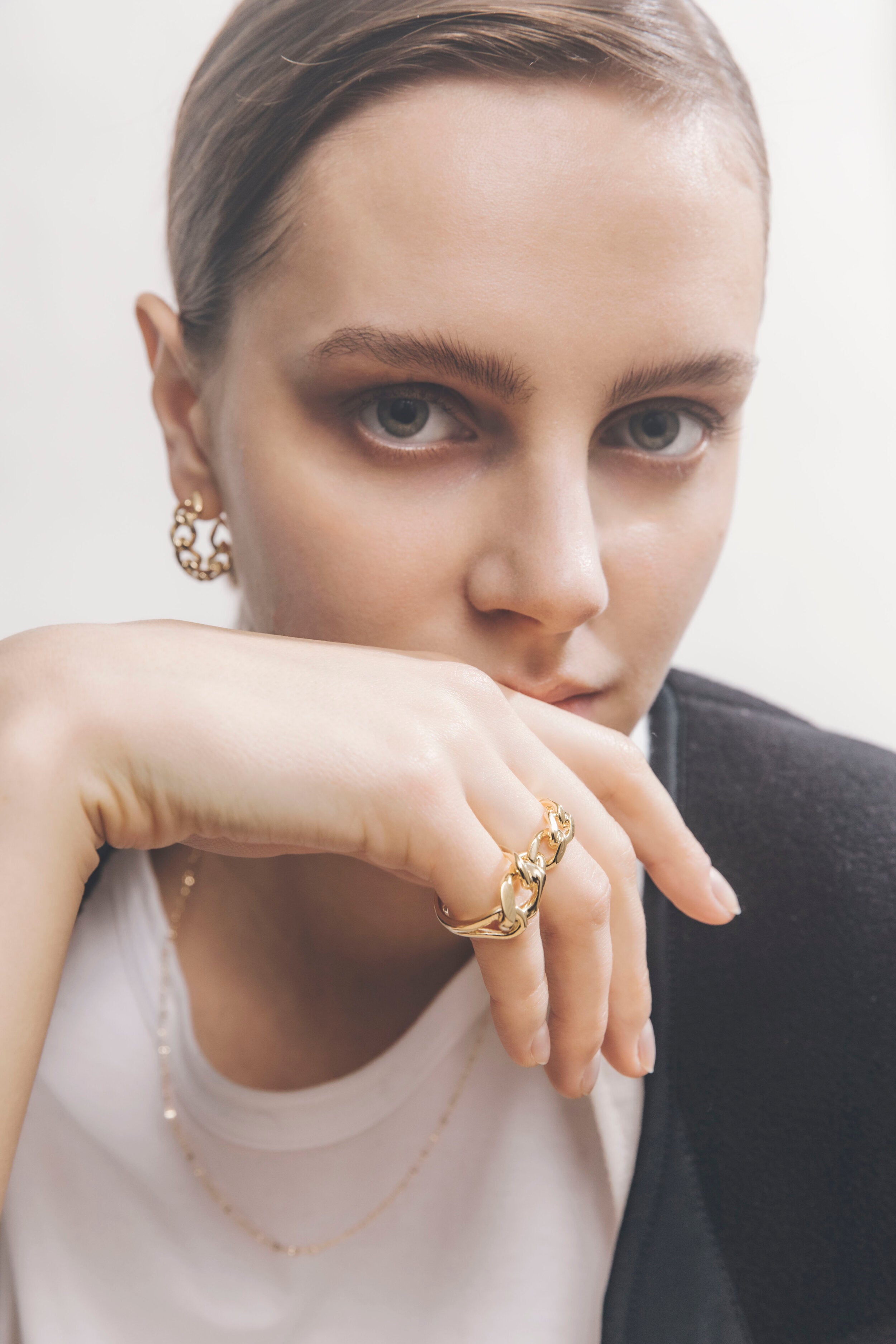   nonno ring gold ￥17,600 / catena ring gold ￥18,700 / catena pierce gold ￥25,300 