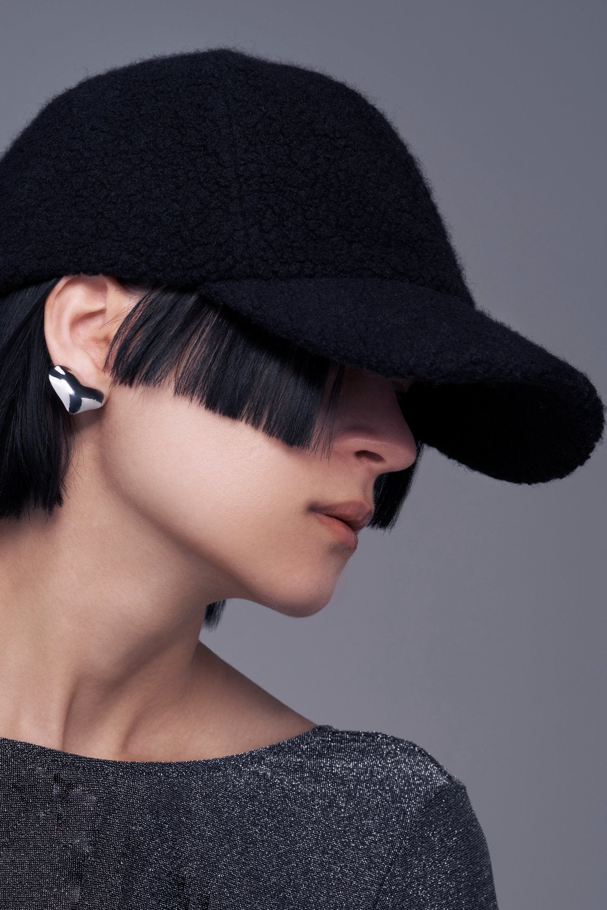   puffy  cap black 税込¥15,400     petite mind earring SV 税込¥12,100   