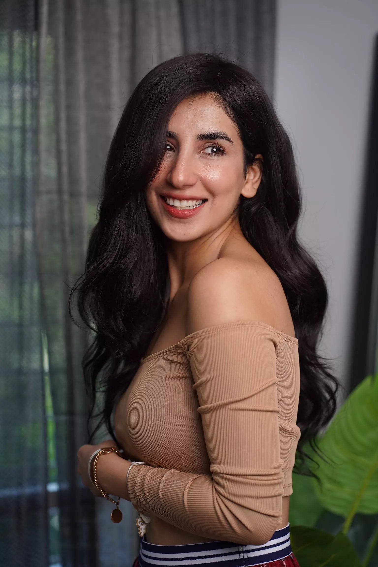 Parul Gulati uses her Nish hair extensions for her web series Girls Hostel  20