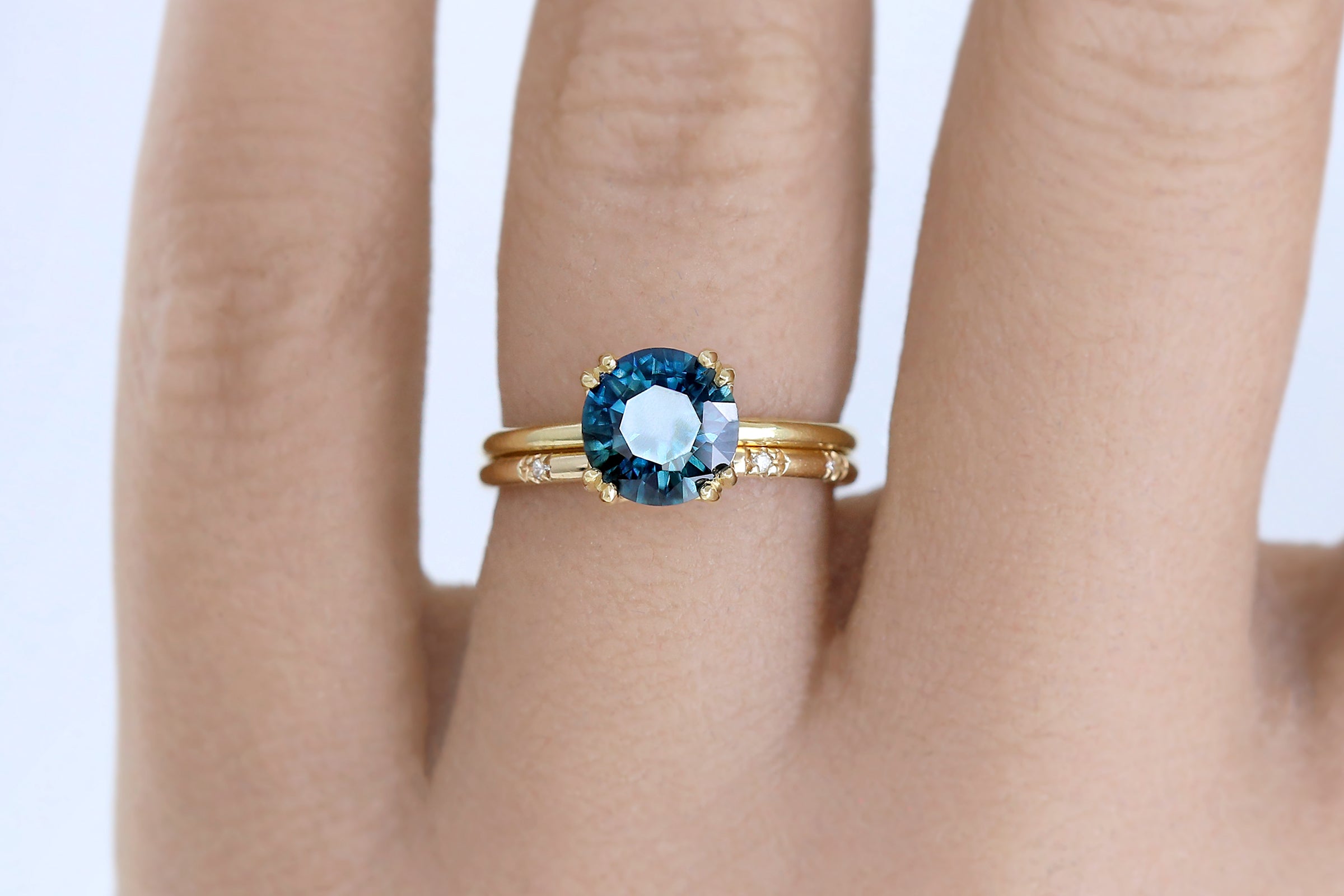 Baila Untreated Sapphire 18k Recycled Gold Solitaire