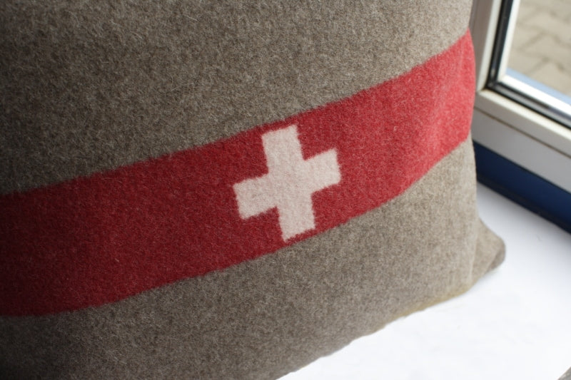 Schweizer Lodenkissen mit schweizer Kreuz von Ritter Decken, Versand in die Schweiz