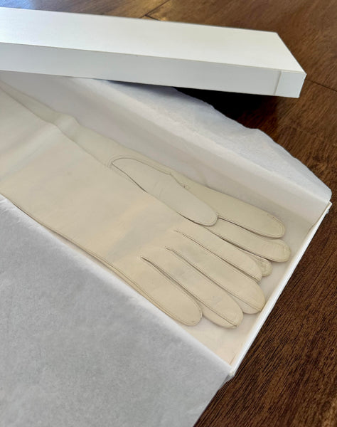 Leather gloves with custom-made box
