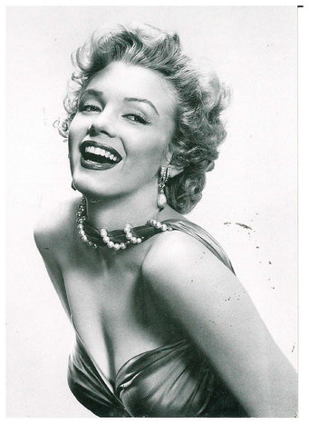 Marilyn Monroe pose