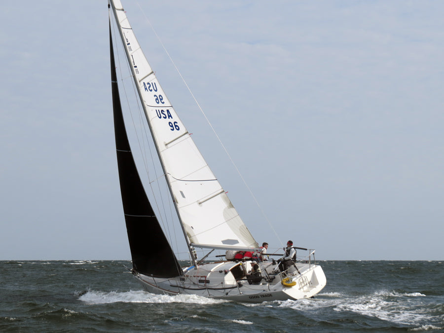 J/105 upwind with 3Di jib