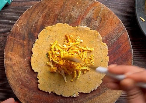 adding paneer mixture on dough