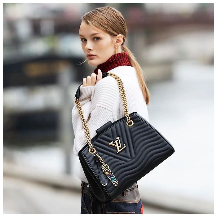 Louis Vuitton LV New Wave Chain Bag Quilted Black in Cowhide