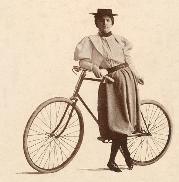 women-cyclists-annie-londonderry