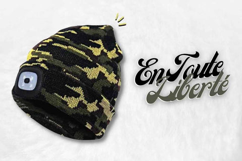 Un bonnet lampe frontale avec motif camouflage.