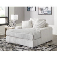 Indulge Yourself with an Enormous and Splendid Chaise