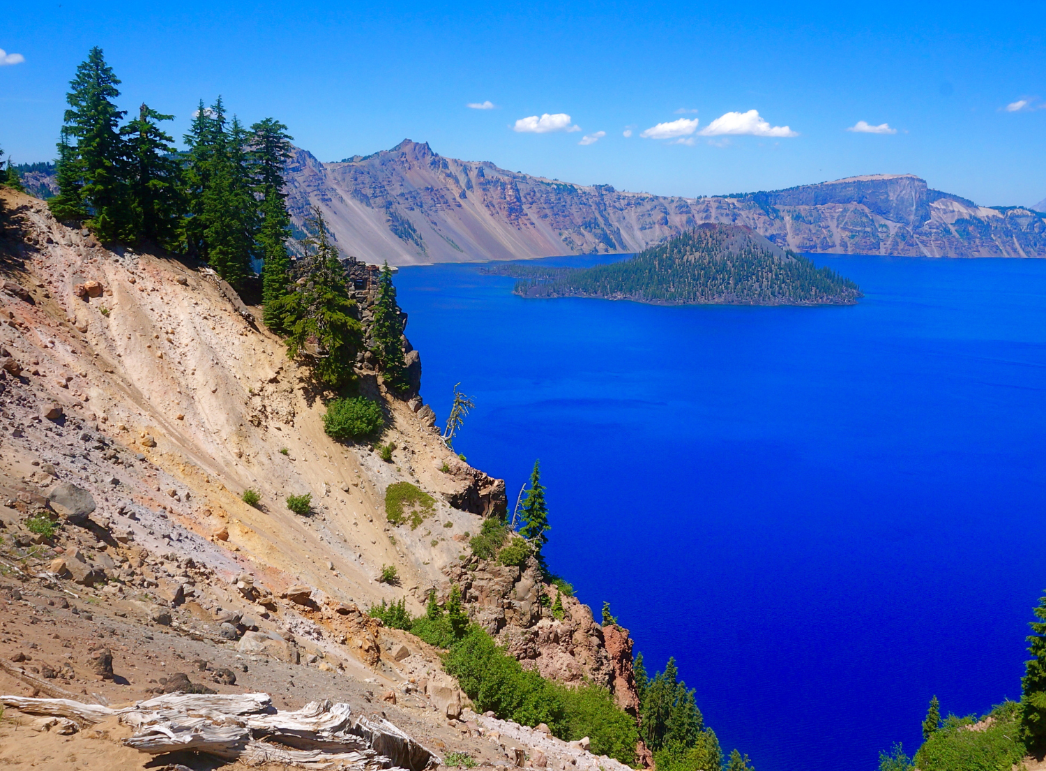 Cliffside and lake view of Crater Lake National Park, Oregon