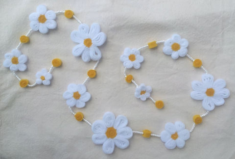 felt daisies lariat