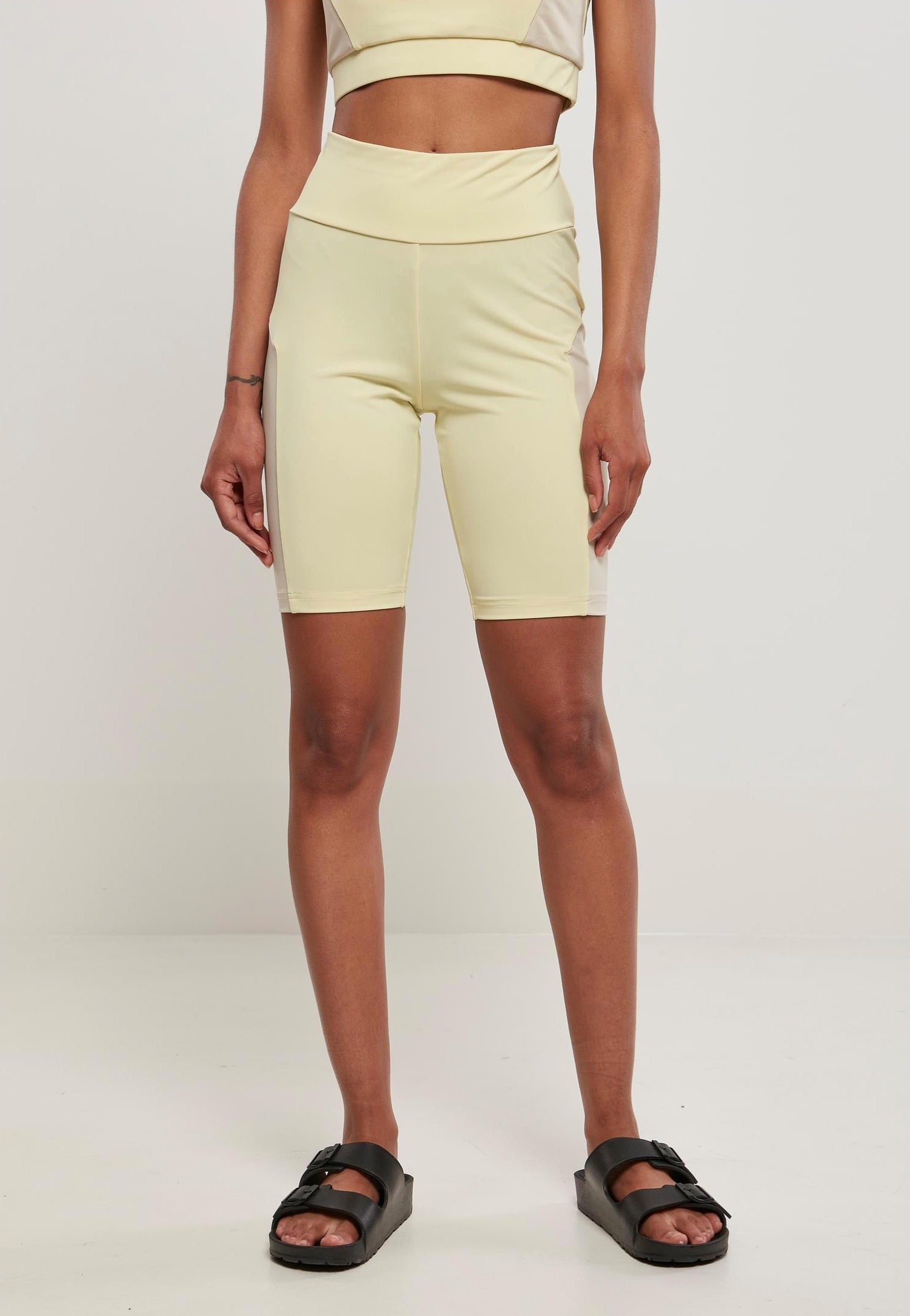 Urban Classics - Ladies Color Block Cycle Softyellow/Softseagrass - Shorts - Gelb - S - 82% Polyamid, 18% Elastan,Jersey