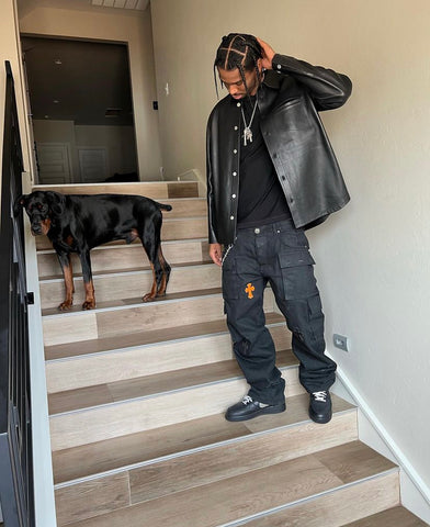 SHAI GILGEOUS-ALEXANDER WITH HIS DOG