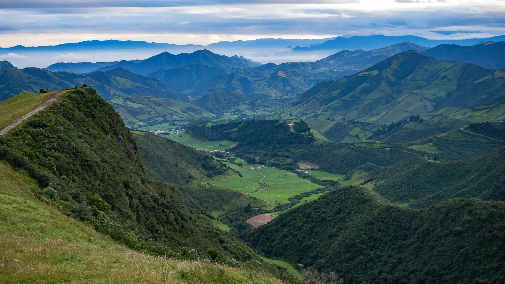 Nondo Mindo road and valley