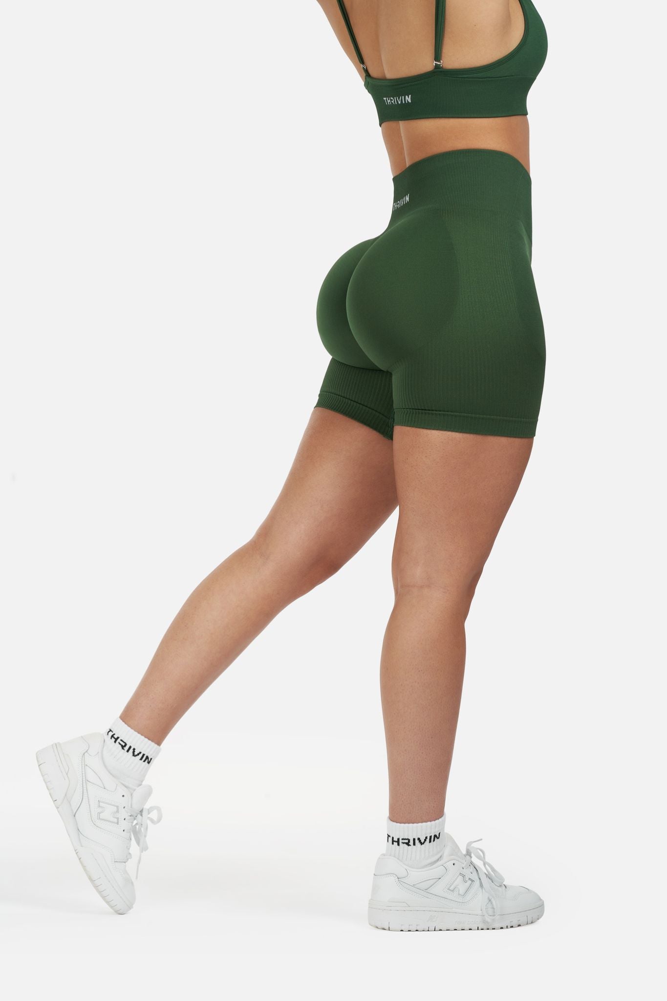 Arise - Seamless Sculpt Ribbed Contour Shorts - Groen - THRIVIN product image