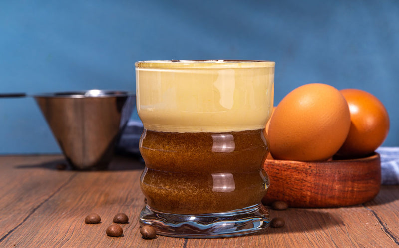 Caphe Trung: bevanda a base di caffè, uovo, zucchero e latte