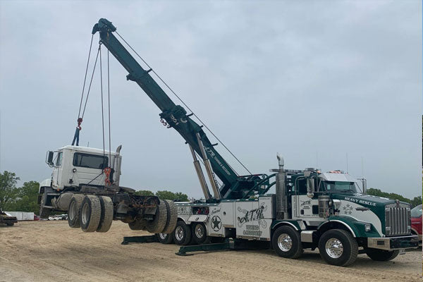 I-70 Towing Services - 50+ ton rotating tow truck to get anything out of any situation