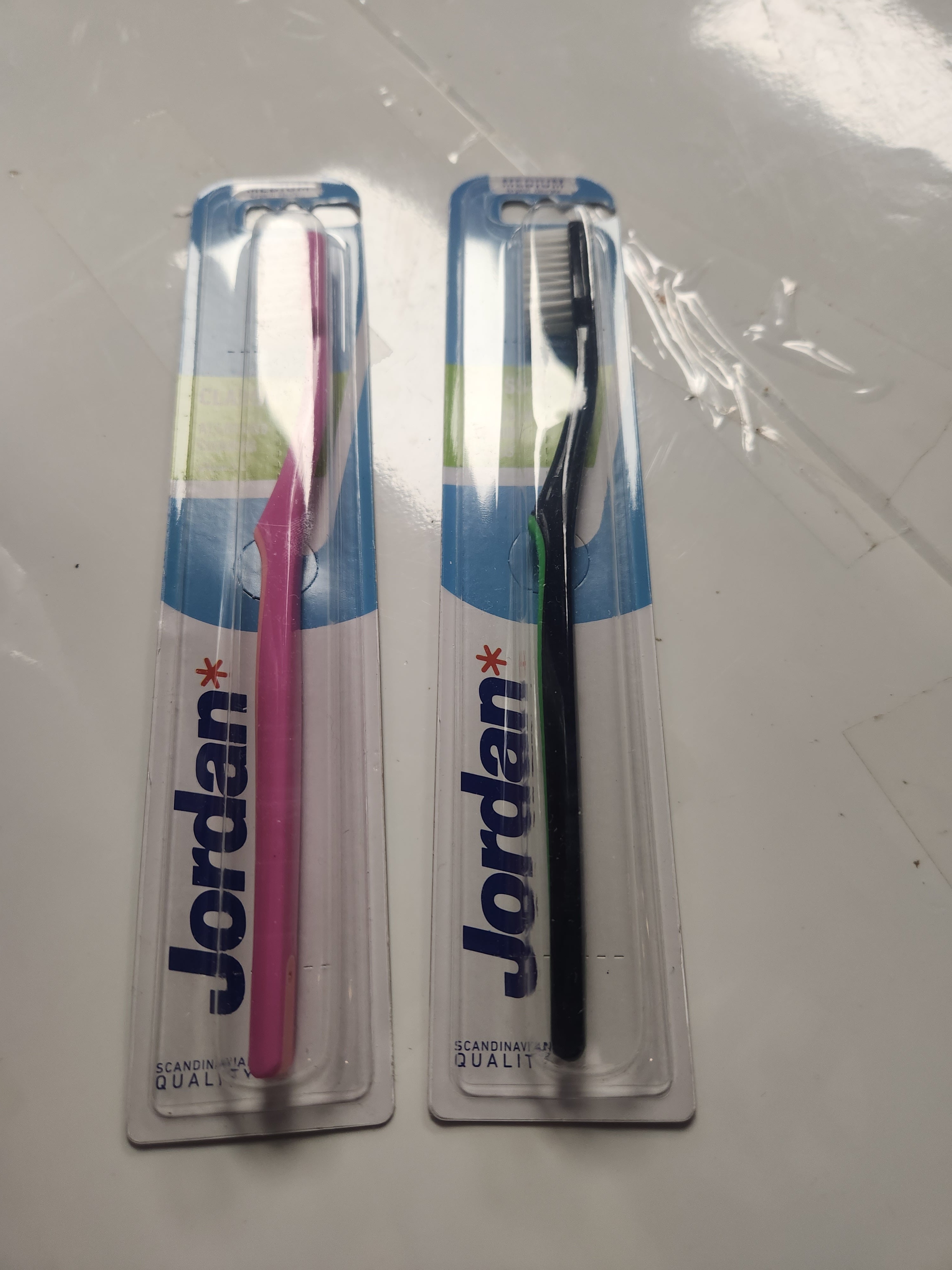 Jordan  toothbrush ( Medium )