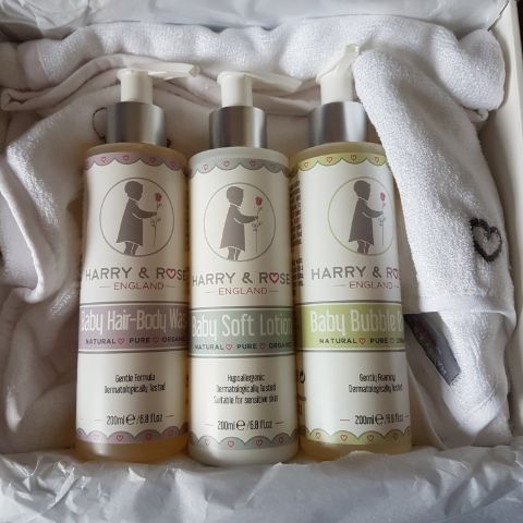 Parent Approved Review = Harry & Rose Natural Baby Shower Gift Set