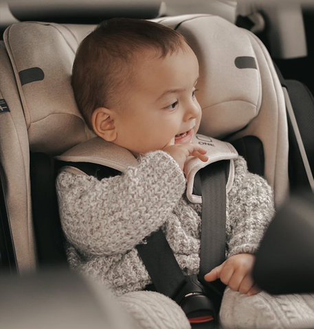 Safe car seats with Axkid