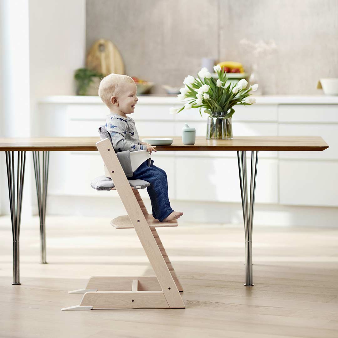 High chair 2025 wooden stokke