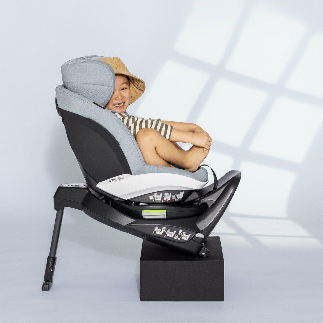 BeSafe iZi Turn M i-Size is our smart rotation seat with a fully integrated  digital system.