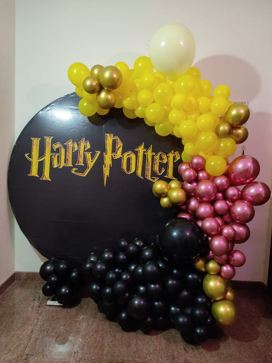 Harry Potter Balloon Twist  Harry potter baby shower, Harry potter balloons,  Harry potter theme party