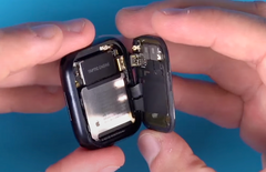 After using rubbing alcohol to loosen the adhesive, the Apple Watch Series 7 screen popped right off