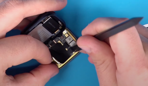 Lifting the clips on the screen ribbons on the Apple Watch Series 7